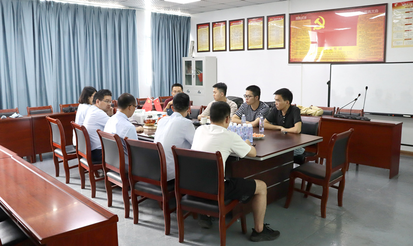 廈大信息學(xué)院水聲通信團(tuán)隊(duì)來福州大禹交流學(xué)習(xí).jpg 廈大信息學(xué)院水聲通信團(tuán)隊(duì)來福州大禹交流學(xué)習(xí).jpg